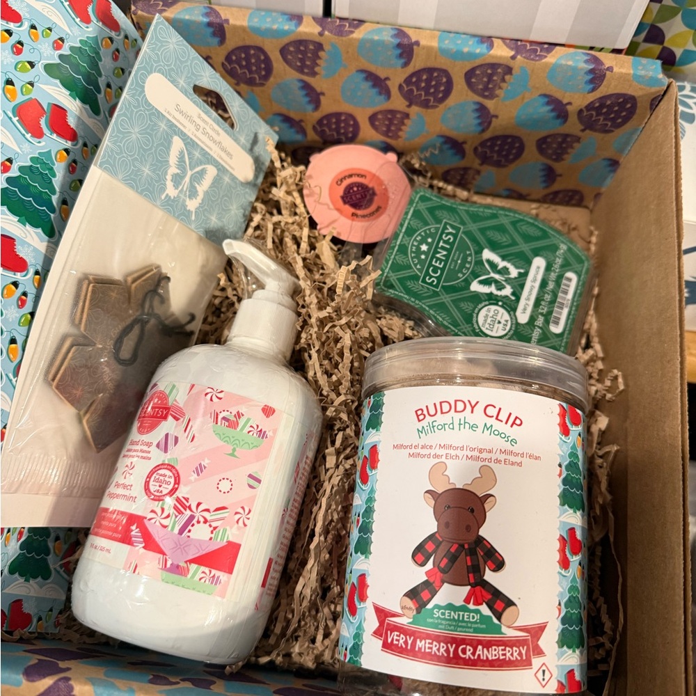 Scentsy Very Merry Cranberry Buddy & Peppermint Hand Soap Bundle